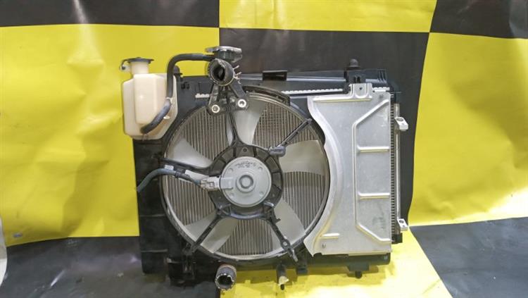 Радиатор основной Тойота Витц в Алуште 105088