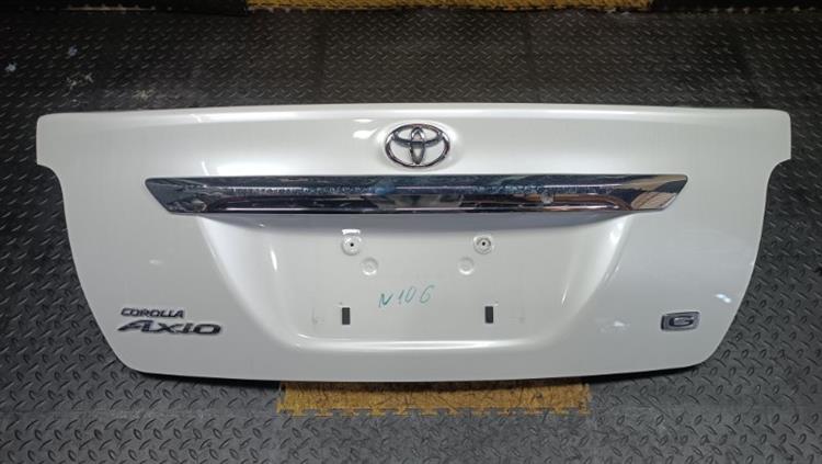 Крышка багажника Тойота Королла Аксио в Алуште 106946