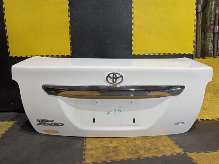 Крышка багажника Тойота Королла Аксио в Алуште 108392