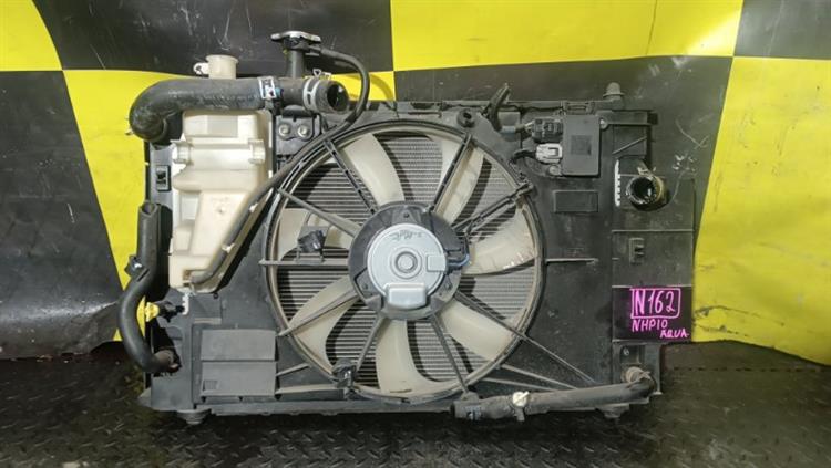 Радиатор основной Тойота Аква в Алуште 116562