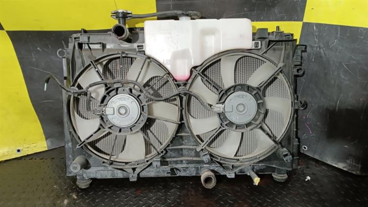 Радиатор основной Тойота Эсквайр в Алуште 116768