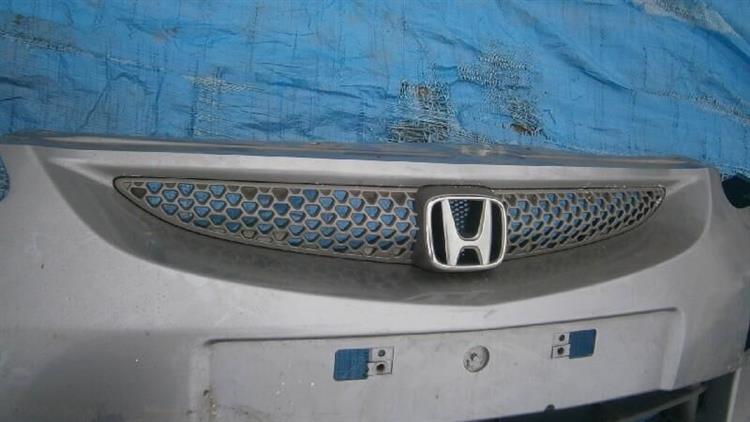 Решетка радиатора Хонда Джаз в Алуште 14124