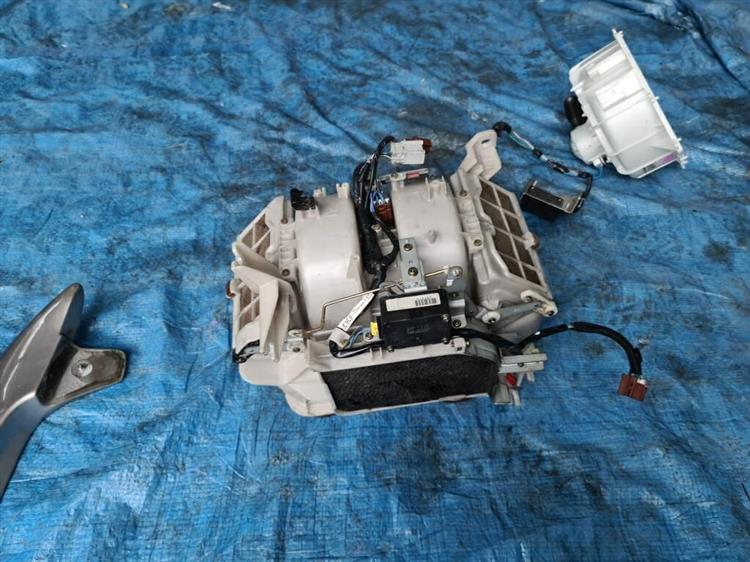 Мотор печки Хонда Легенд в Алуште 206136