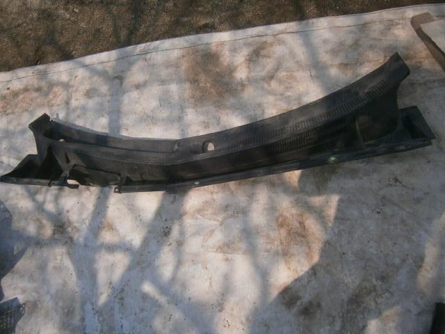 Решетка под лобовое стекло Тойота Королла Румион в Алуште 25550
