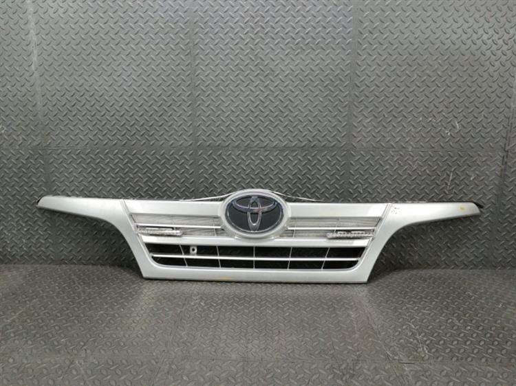Решетка радиатора Тойота Тойоайс в Алуште 440640