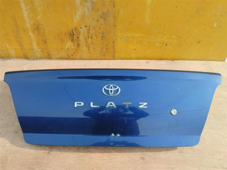 Крышка багажника Тойота Платц в Алуште 50762
