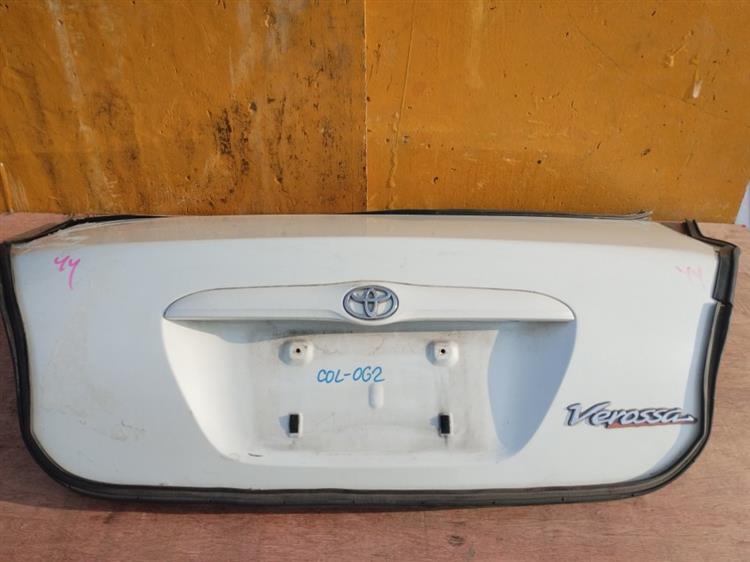 Крышка багажника Тойота Веросса в Алуште 50775
