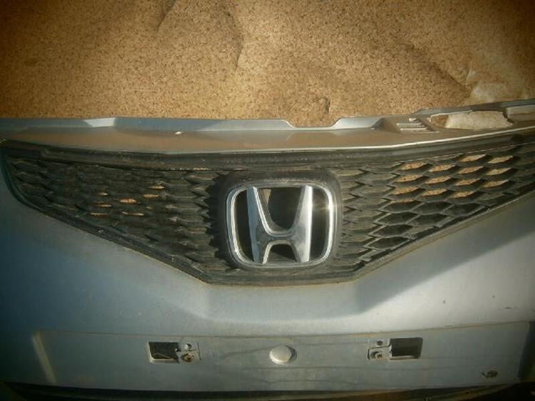 Решетка радиатора Хонда Фит в Алуште 70674