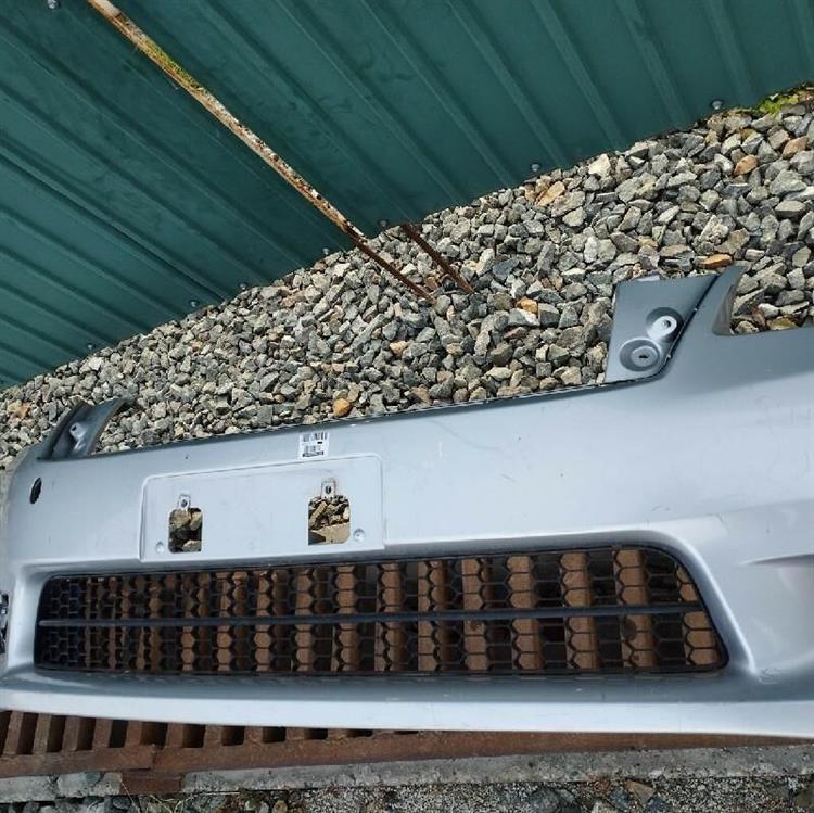 Решетка радиатора Тойота Марк Х Зио в Алуште 87545