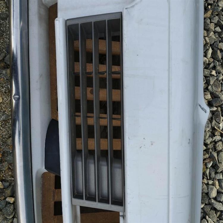 Решетка радиатора Ниссан Седрик в Алуште 87572